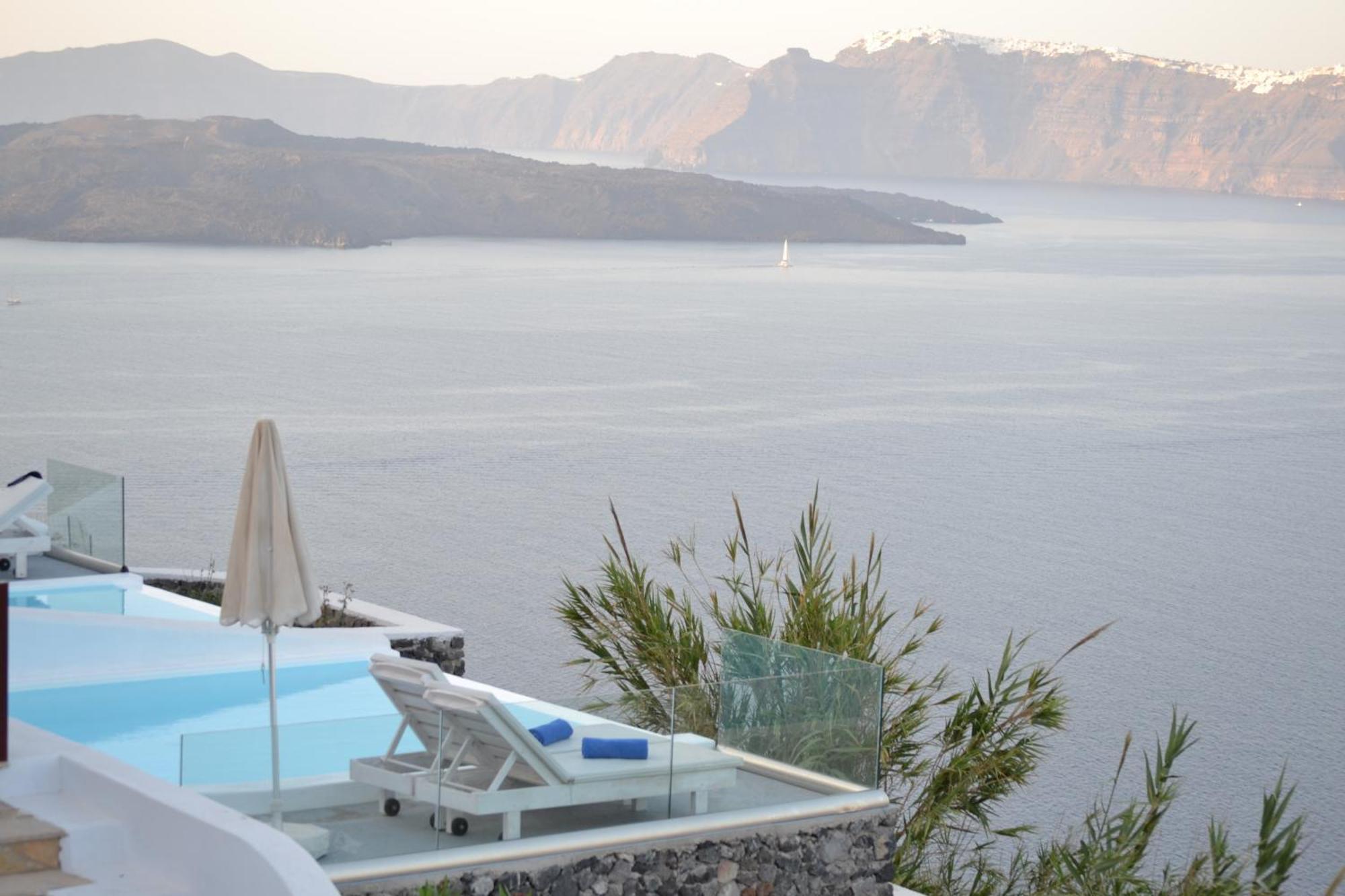 Maison Des Lys - Luxury Suites Akrotírion Værelse billede