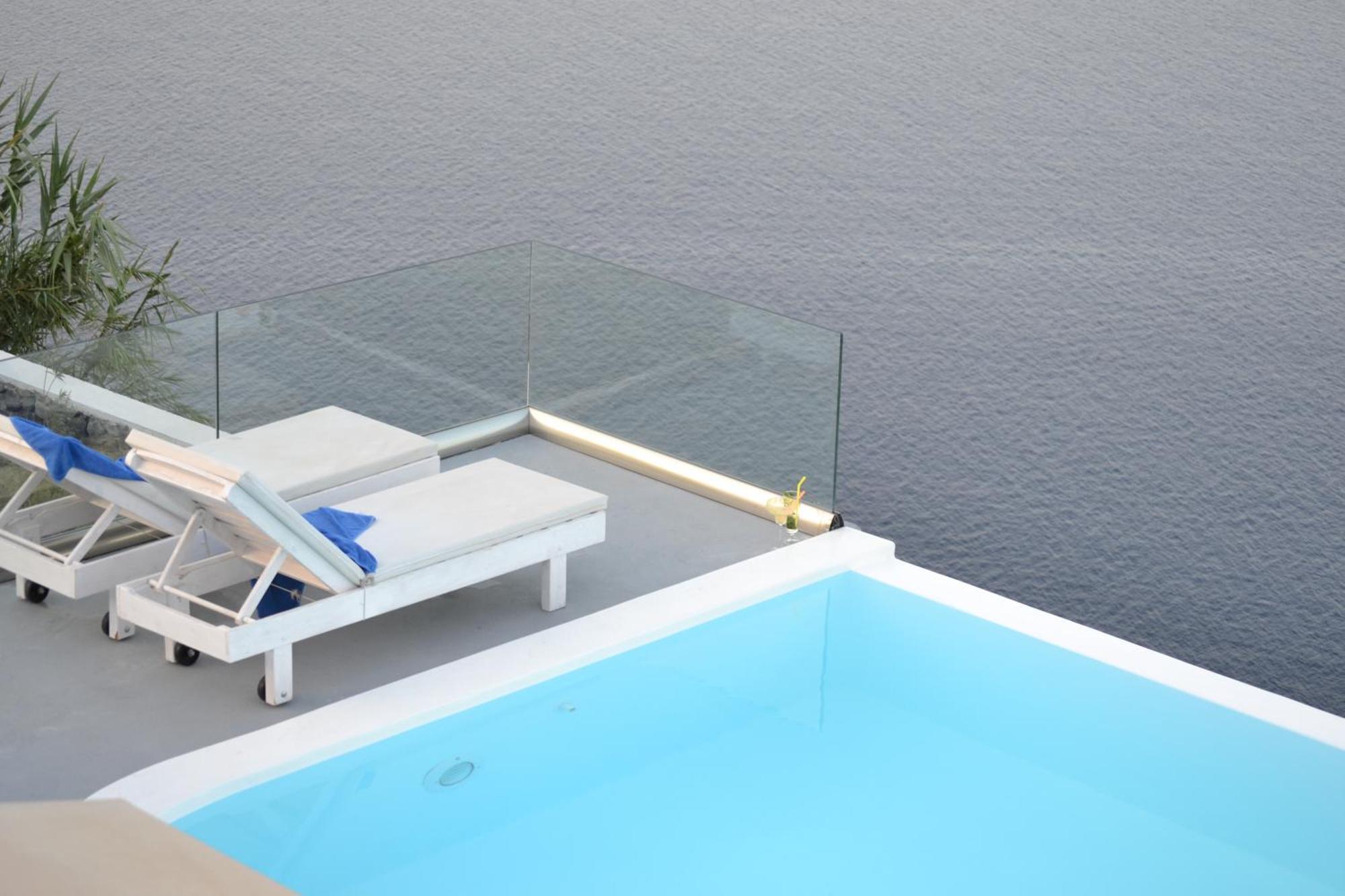 Maison Des Lys - Luxury Suites Akrotírion Værelse billede
